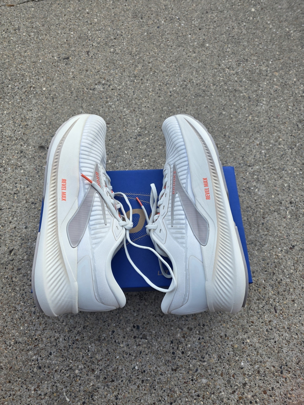 Brooks Women's Revel Max Sneaker Women 10 - Picture 14 of 15